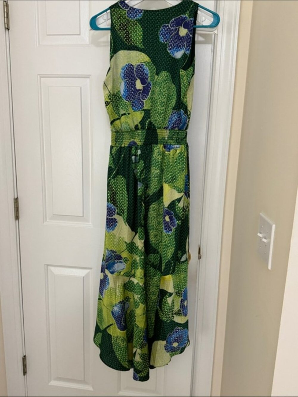 SOLD White House, Black Market Green Maxi - Picture 3 of 3